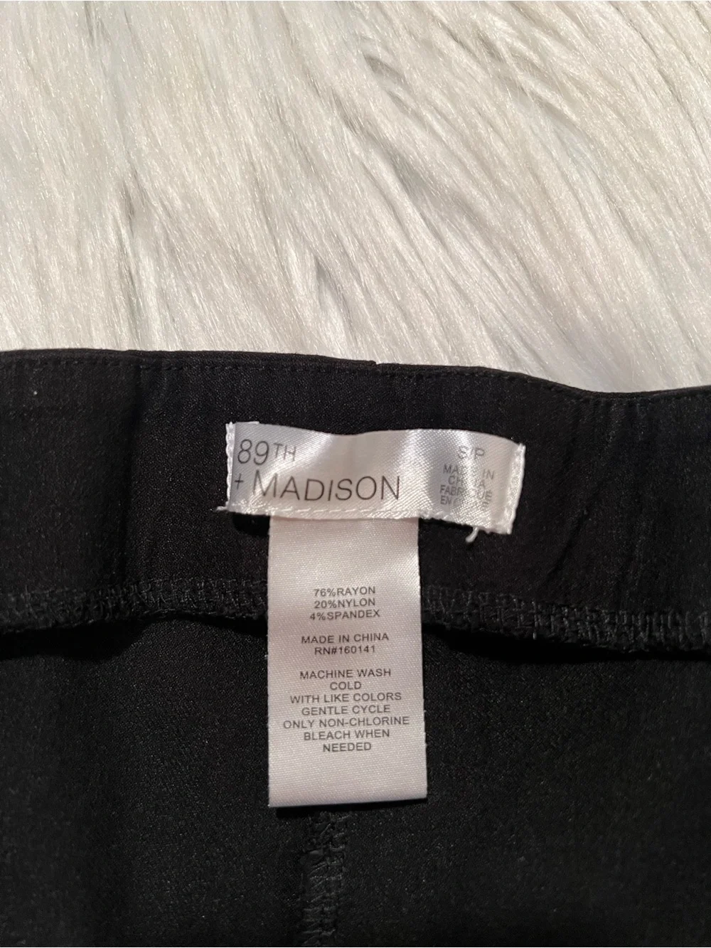 89th & Madison Womens Size Small Ultra Stretch Capri Pants Black Pull On Cropped